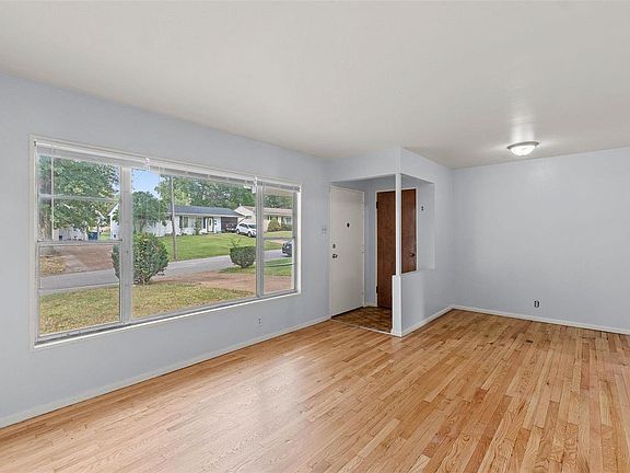 3rd image of 10024 Lakemoor Dr