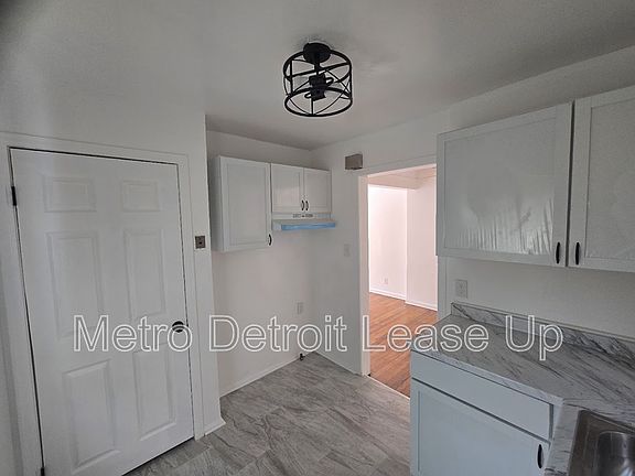 4th image of 15734 Meyers Rd Unit 1