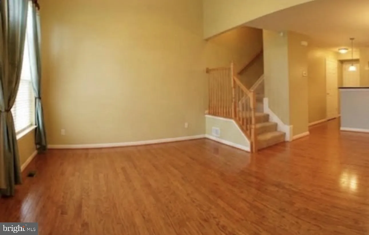 2 bed, 2.5 bath, 1232 sqft, $2,499 — Photo 3