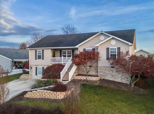 135 Falcon Ln, Weyers Cave, VA 24486