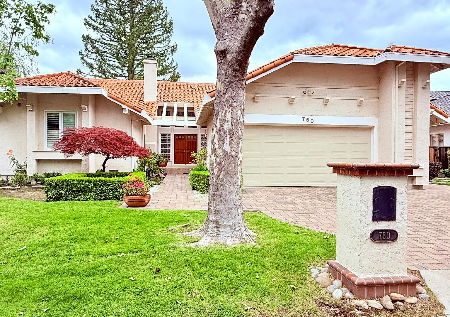 Beautiful and Classic, 3BD/2.5BA, Single-Story Estate Home in Blackhawk- Available NOW! — Photo 1