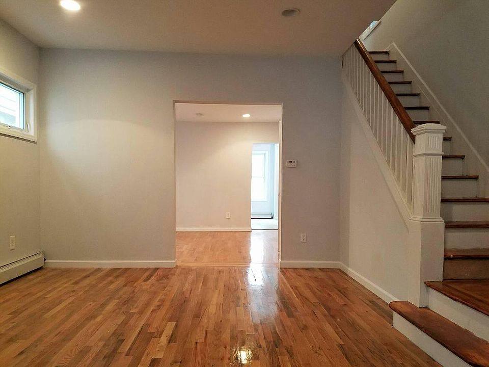2nd image of 10245 221st St