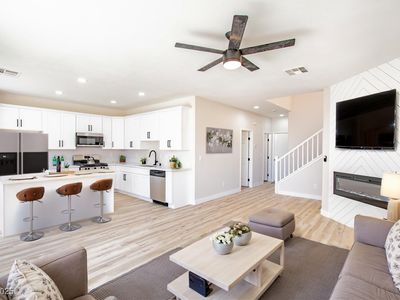 6387 Azurelyn Ave, Las Vegas, NV, 89122
