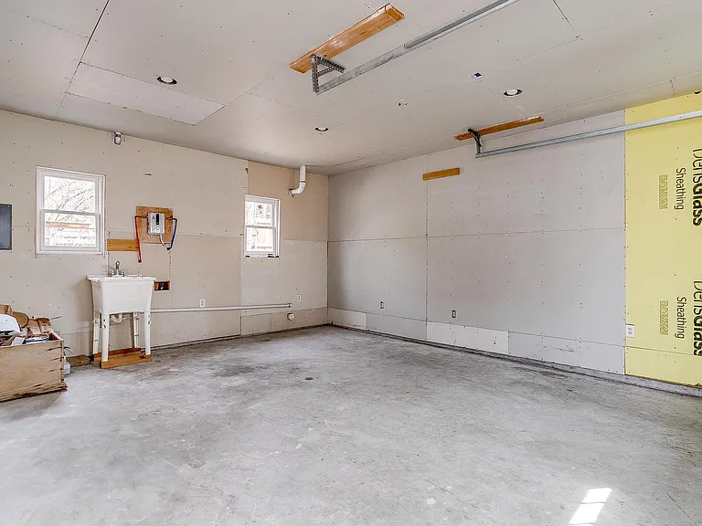 1405 S Henderson St — Photo 58