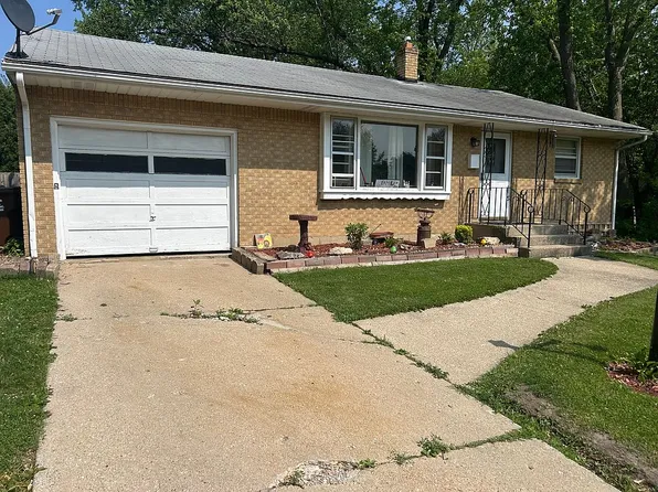 1028 Emerson Dr, Rockford, IL 61108