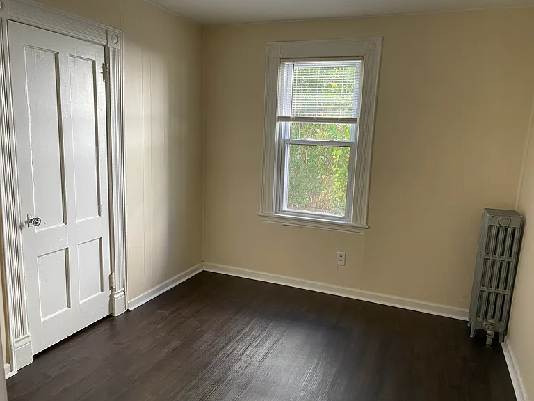 24 Alger St — Photo 5