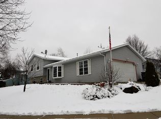 3010 Foxwood Trl, Madison, WI 53713
