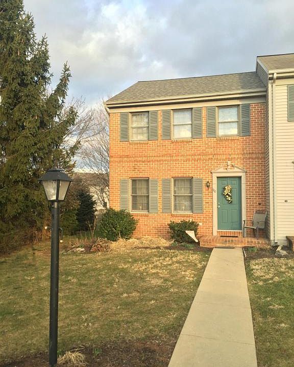 2nd image of 100 Robin Hill Dr