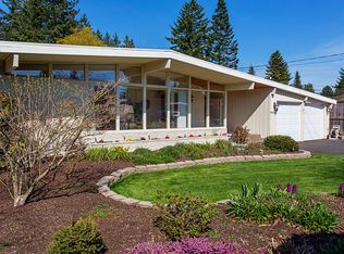 8421 Holly Ln, Edmonds, WA 98026