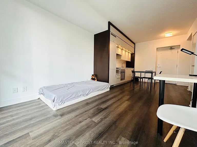 15 Grenville St #1708 — Photo 5