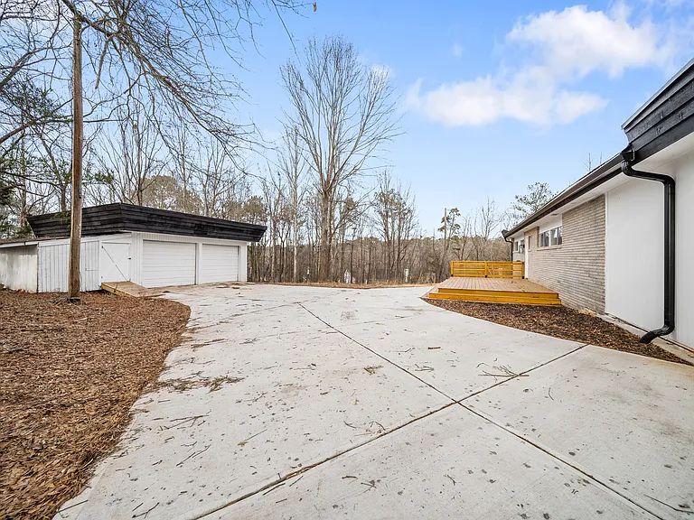 325 Russell Rd — Photo 26