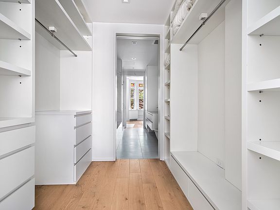 5th image of 140 Manhattan Ave