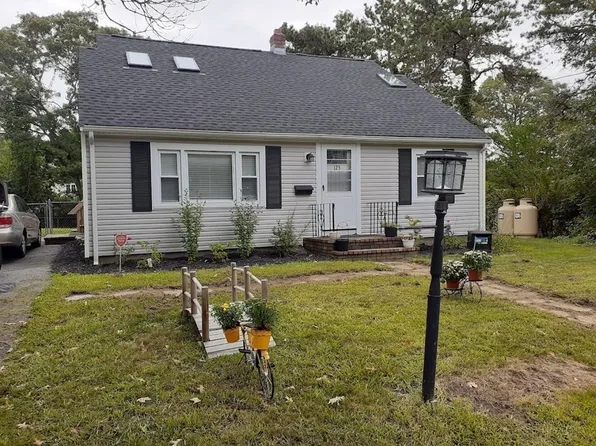 123 Homestead Ln, East Falmouth, MA 02536