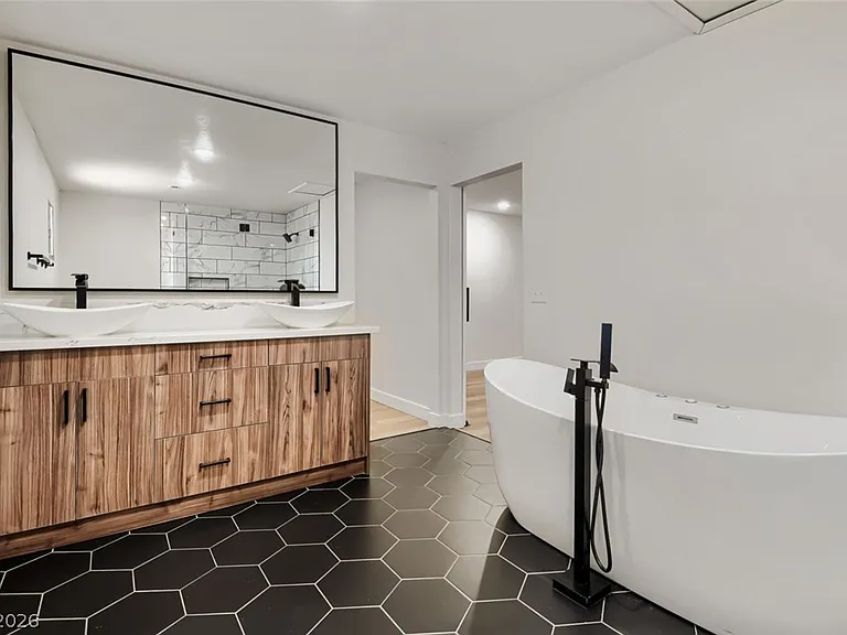 5631 Gilbert Ln — Photo 16