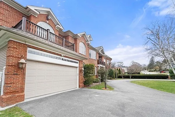 75 Woodfall Rd — Photo 3