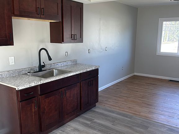 3rd image of 8218 Bellflower Rd