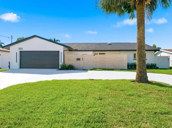 3932 SHORE ACRES BOULEVARD NE, ST PETERSBURG, FL 33703