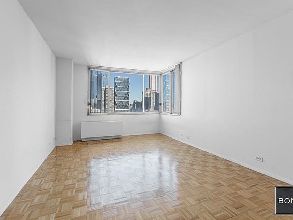 2nd image of 350 W 50th St #32