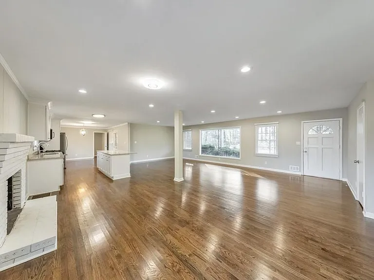 909 Rosedale Dr — Photo 6