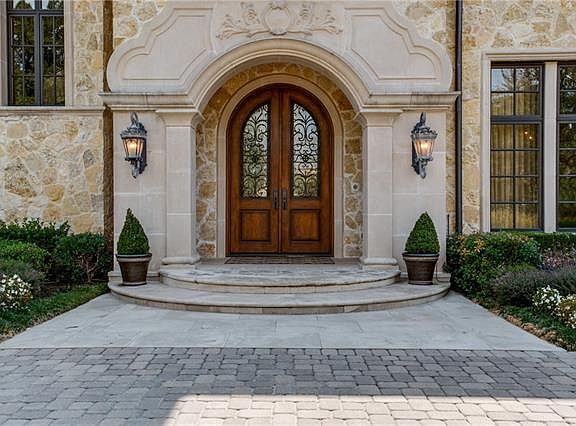 3rd image of 5514 Lobello Dr