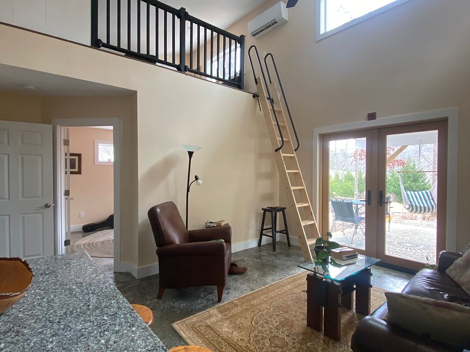 2nd image of 131 Kavanah Way