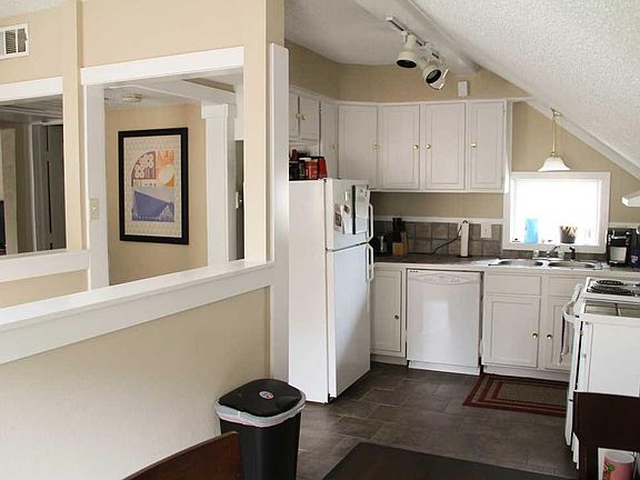 4th image of 3304 S University Dr