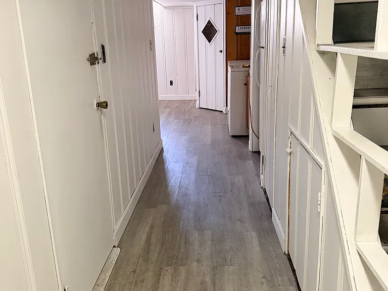 5653 Clearview Expy — Photo 18