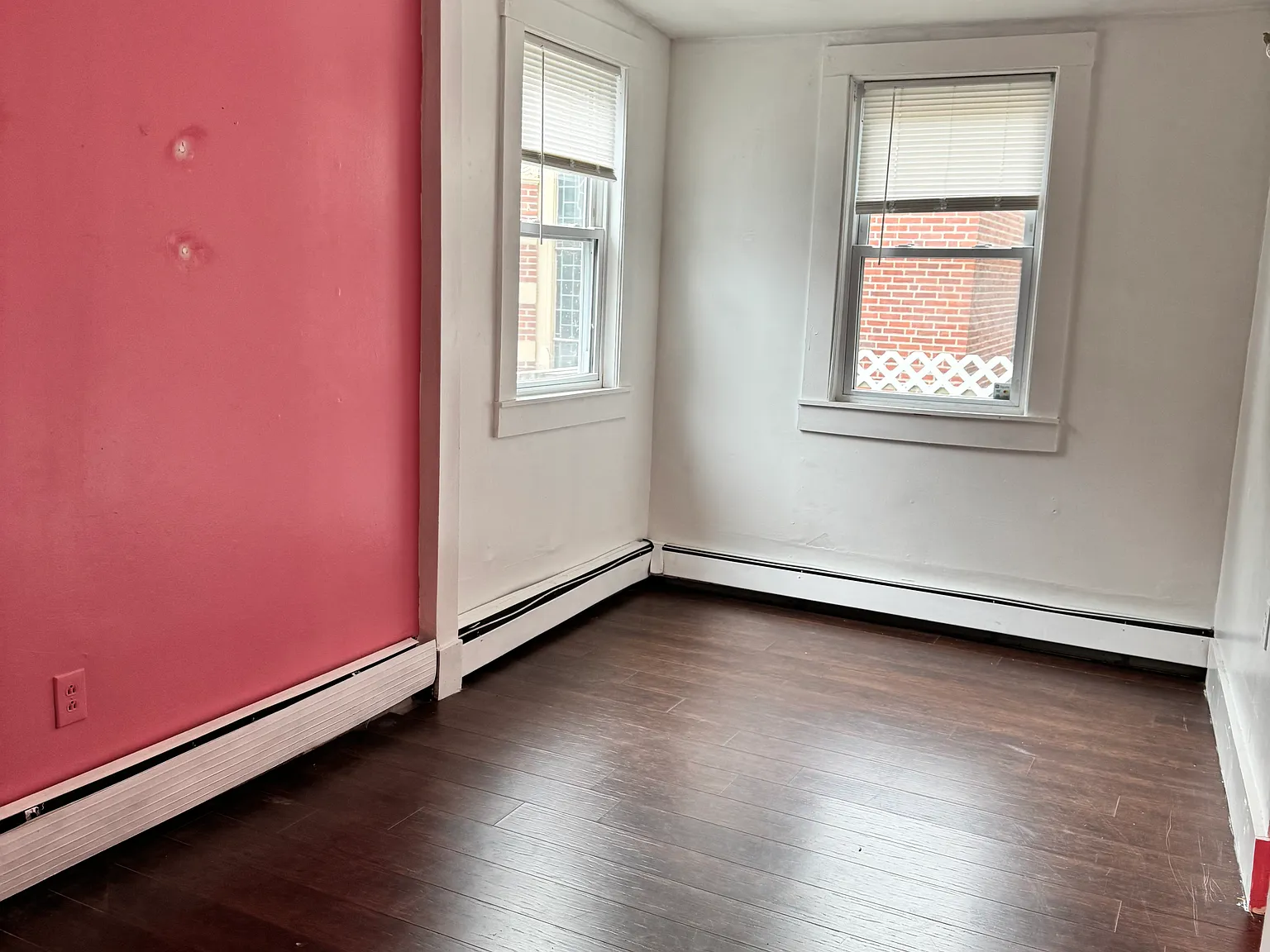3 bed, 1.0 bath, 1000 sqft, $3,000 — Photo 2