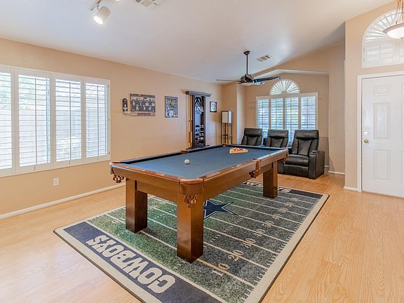 entryway/dining
