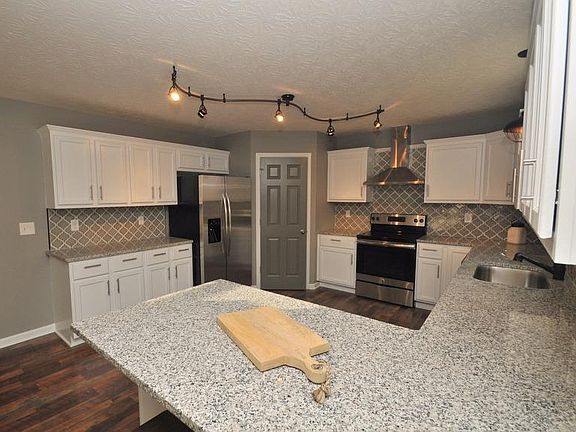 3rd image of 204 Bryant Ln