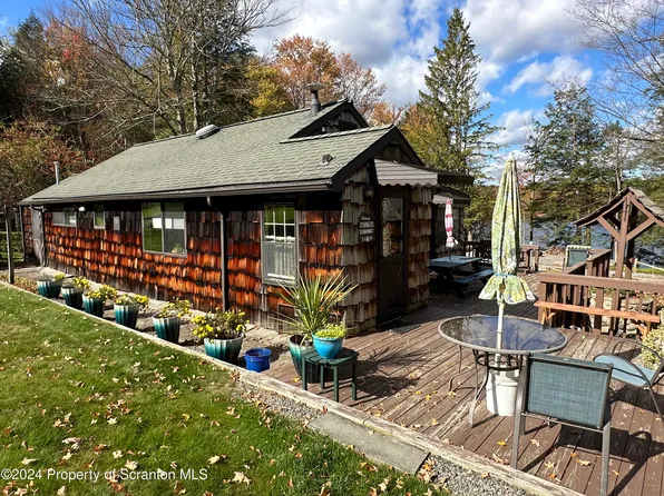 145 East Dr, Thompson, PA 18465