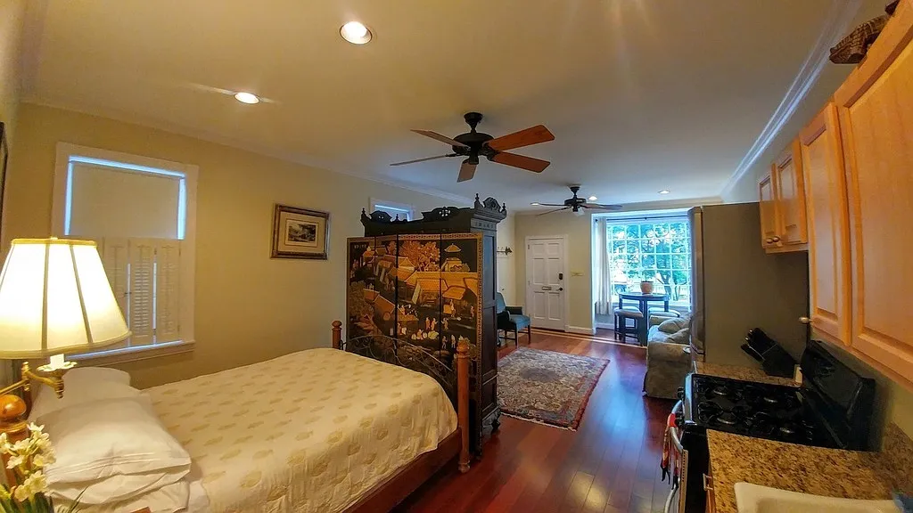 Studio, $3,250 — Photo 1