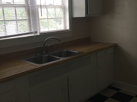 kitchen. Comes with fridge and gas oven too!