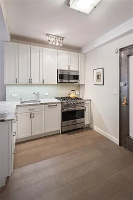 Sold by R New York | media 4