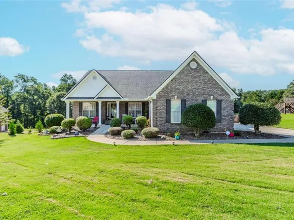 855 Crystal Meadow Dr, Winder, GA 30680