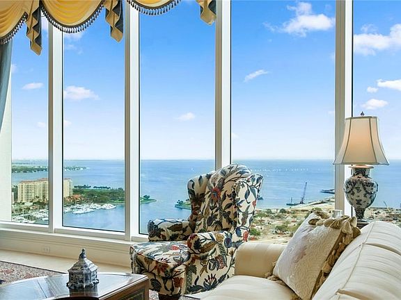 4th image of 180 Beach Dr NE Penthouse 2700