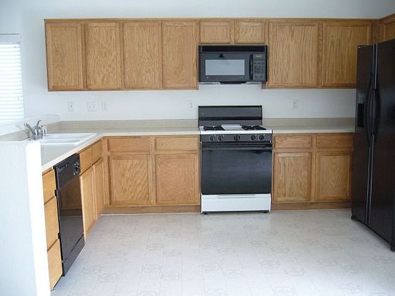 4th image of 517 Iron Stirrup Ave