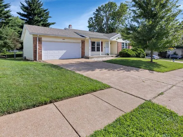 201 Barkwood Trails Dr, Saint Peters, MO 63376