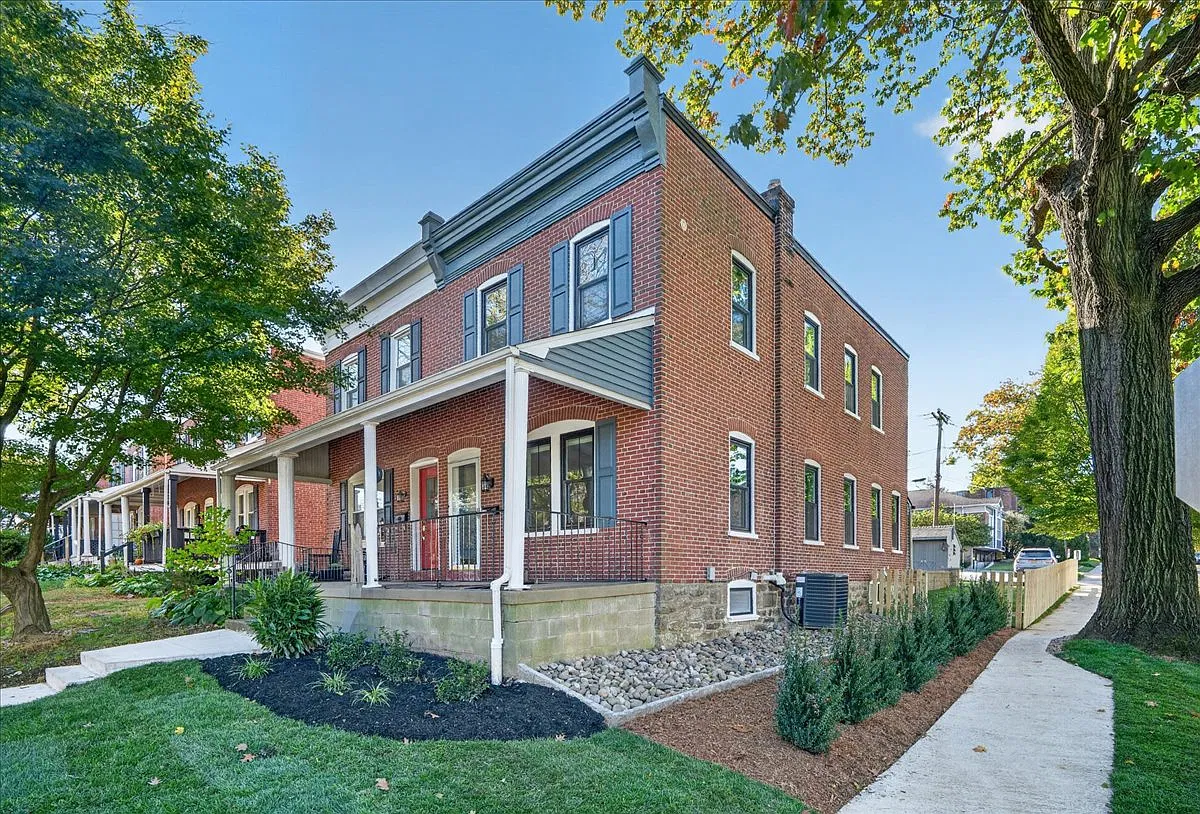 3 bed, 1450 sqft, $3,950 — Photo 3