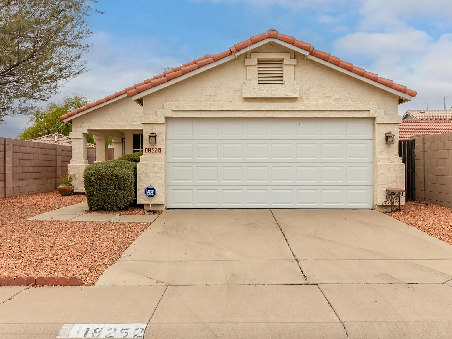 3 bed, 1301 sqft, $2,150 — Photo 2