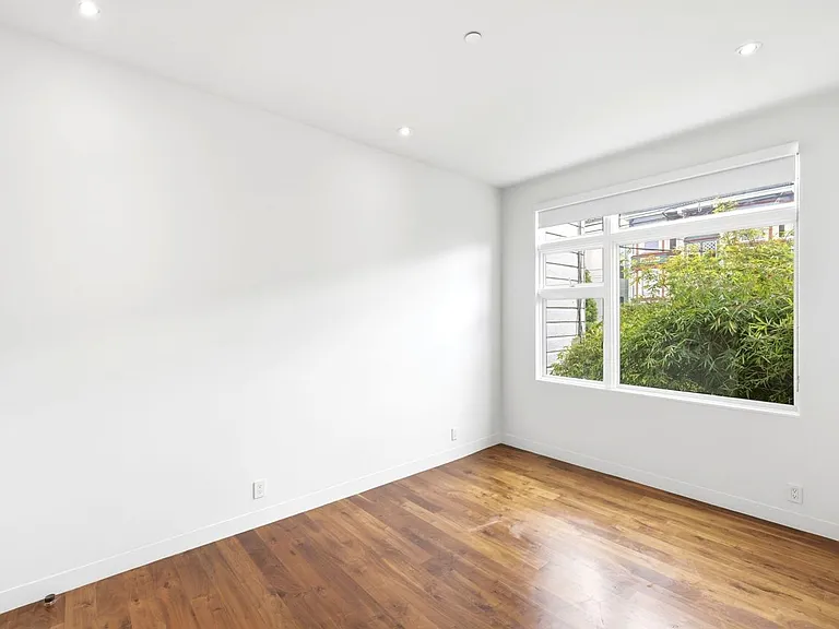1076 S Van Ness Ave — Photo 26