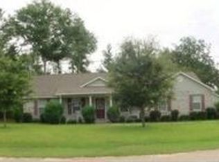 6008 Oakwood Dr, Milton, FL 32570