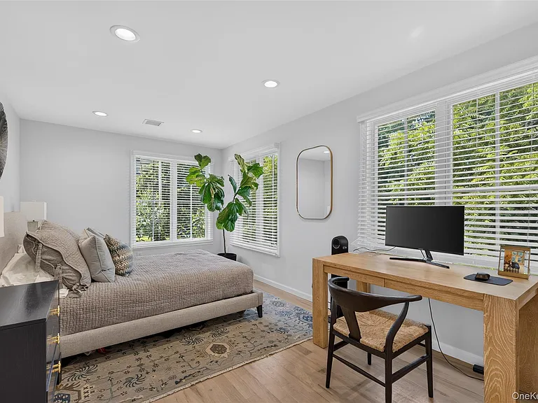 15 Bayview Ave — Photo 19