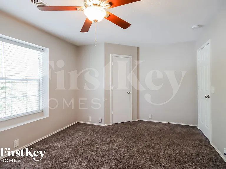 923 Grand Plains Dr — Photo 10