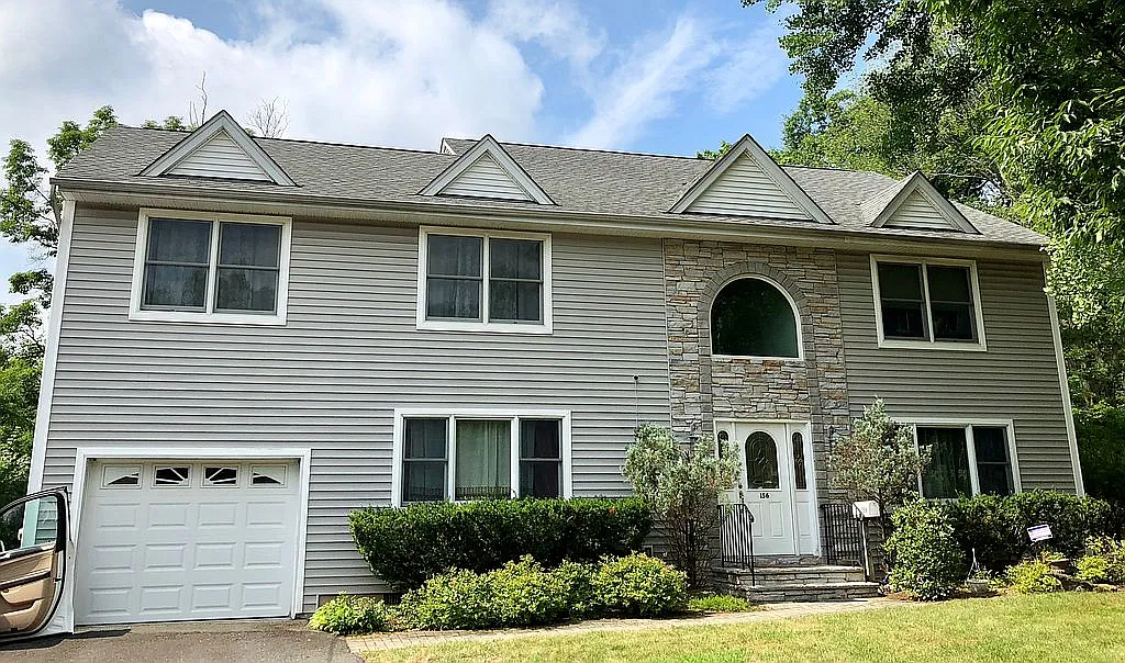 156 Lawrence Dr photo 1