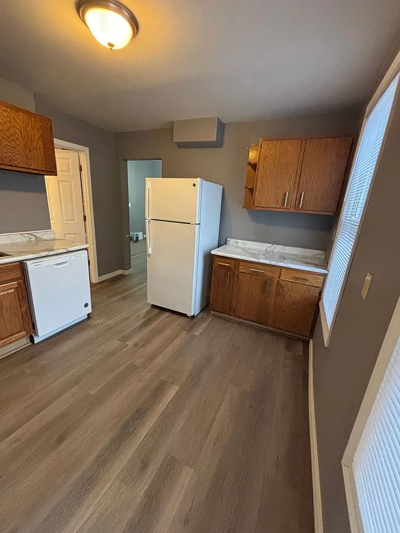 810 Cameron Ave — Photo 3