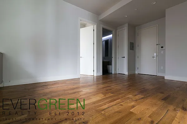 Rented by Evergreen Apartments BK | media 12