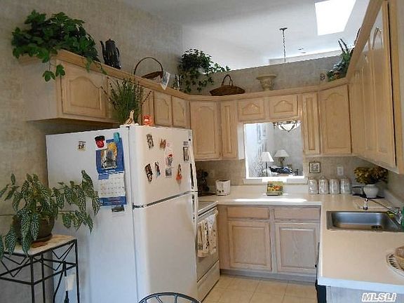 3rd image of 684 Birchwood Park Dr
