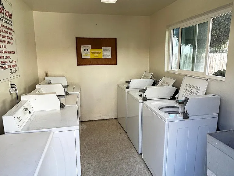 347 Roosevelt St #7A — Photo 4