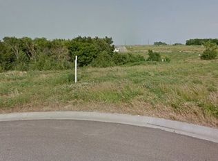 2036 Tanager Ct, Junction City, KS 66441